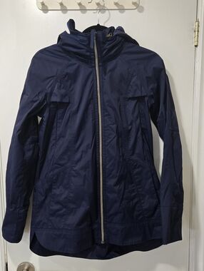Lululemon Fo Drizzle Rain Jacket in Navy Blue